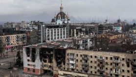 Miracolul din ziua de Paște, în Mariupol. O biserică a rămas în picioare, într-un cartier distrus de bombardamente